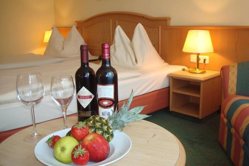 Hotel Holl 3*